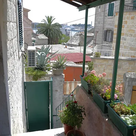 Pina Apartman *